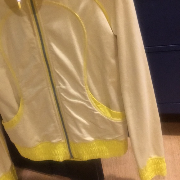 ✨NEW✨WITH NO TAGS Lululemon jacket - Picture 6 of 8